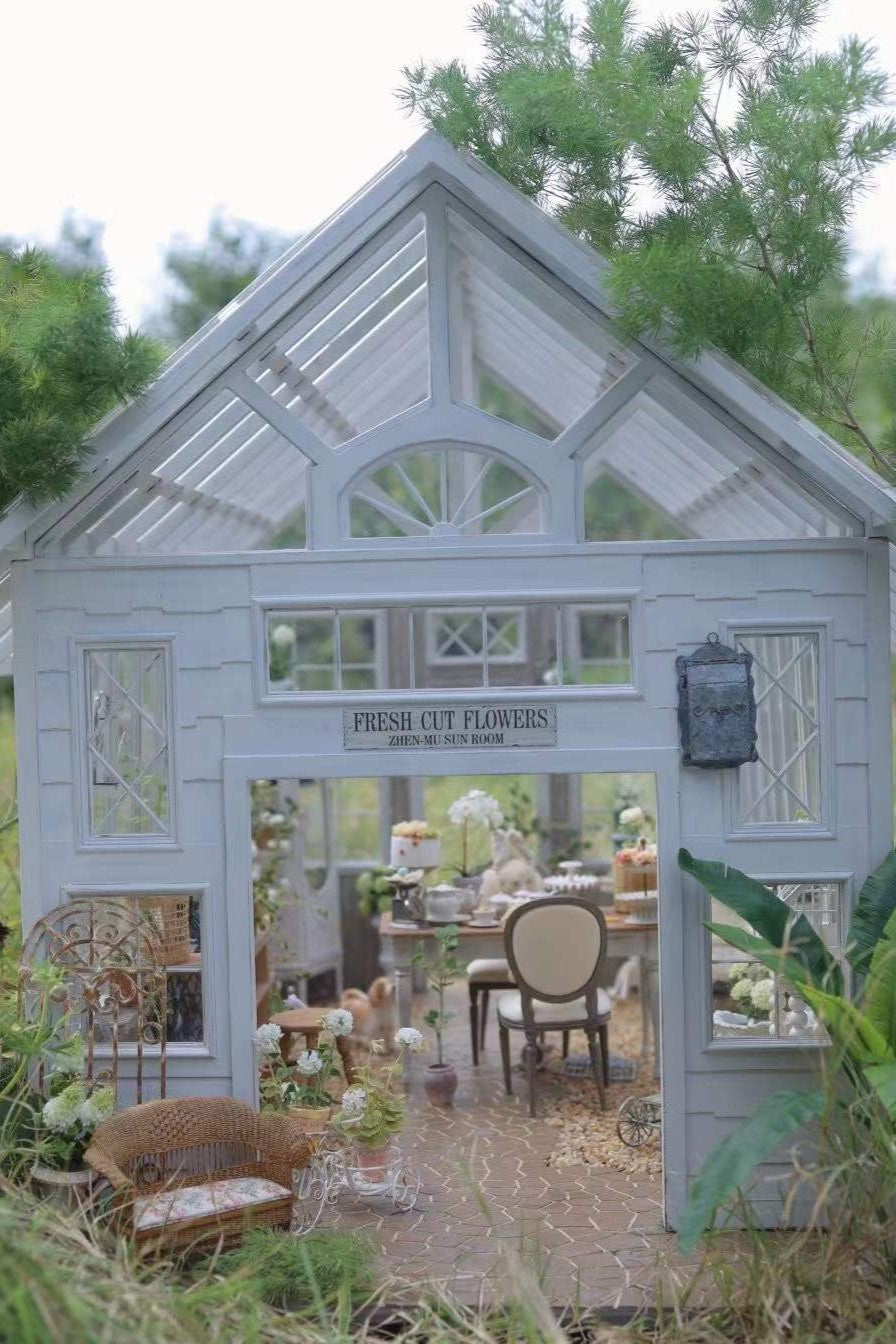 Miniento Dollhouse 11/6 scale sunroom Dollhouse