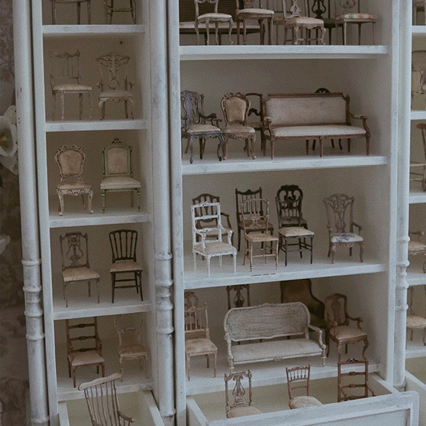 Miniento 1/20 scale small chair Dollhouse Ornaments